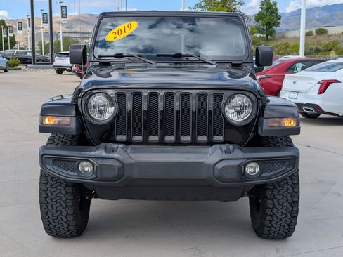 Used 2019 Jeep Wrangler Unlimited Sahara w/ Uconnect 4C Nav & Sound Group AWD/4WD image 8