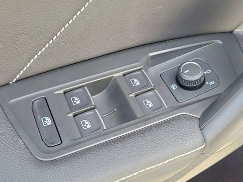Used 2024 Volkswagen Tiguan SE R-Line FWD image 22
