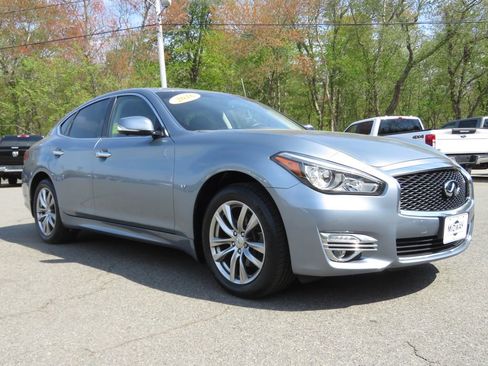 Used 2016 INFINITI Q70 3.7 w/ Deluxe Touring Package AWD/4WD image 3