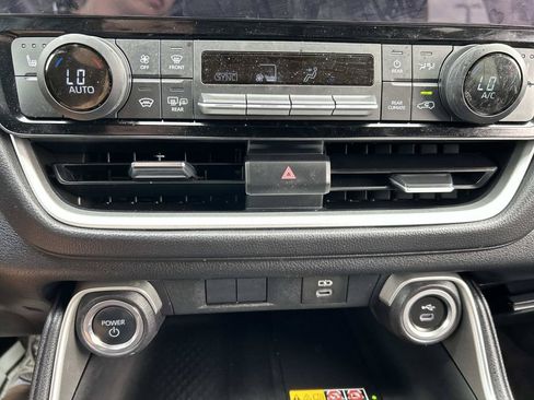 Used 2024 Toyota Grand Highlander XLE FWD image 38