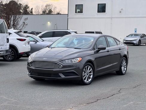 Used 2017 Ford Fusion SE image 38