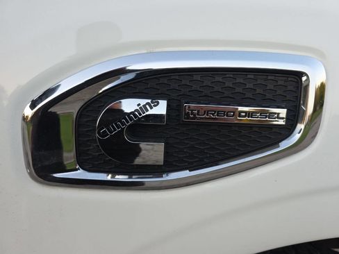 Used 2016 Nissan Titan SV image 7