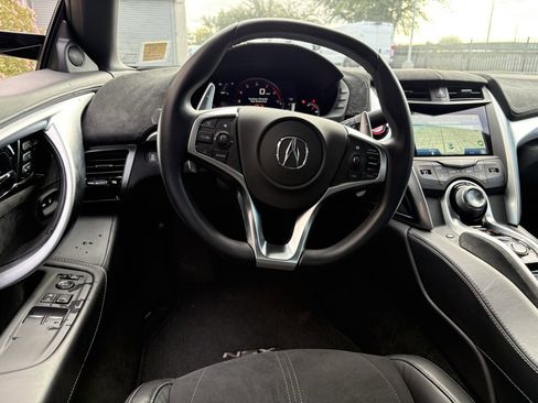 Used 2017 Acura NSX image 6