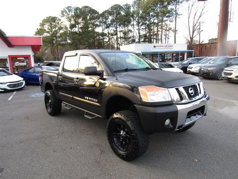 Used 2012 Nissan Titan SV w/ SV Value Truck Pkg image 13