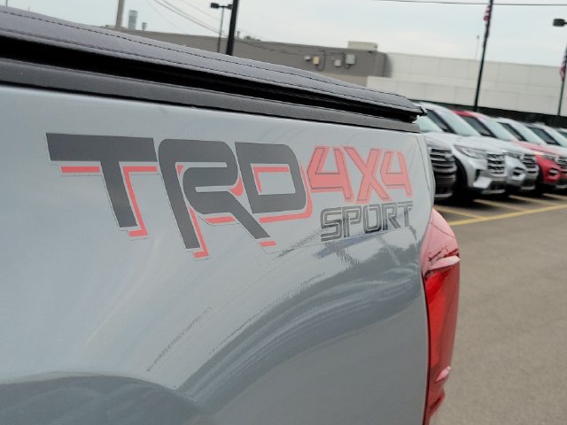 Used 2018 Toyota Tacoma TRD Sport AWD/4WD image 32