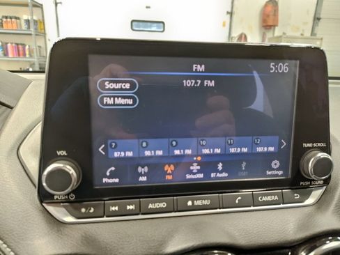 Used 2020 Nissan Sentra SV FWD image 19