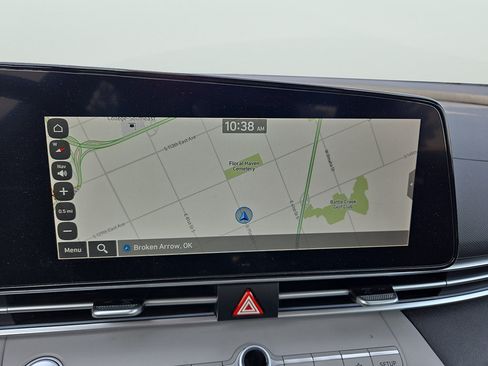 Certified 2025 Hyundai Elantra Limited FWD image 23