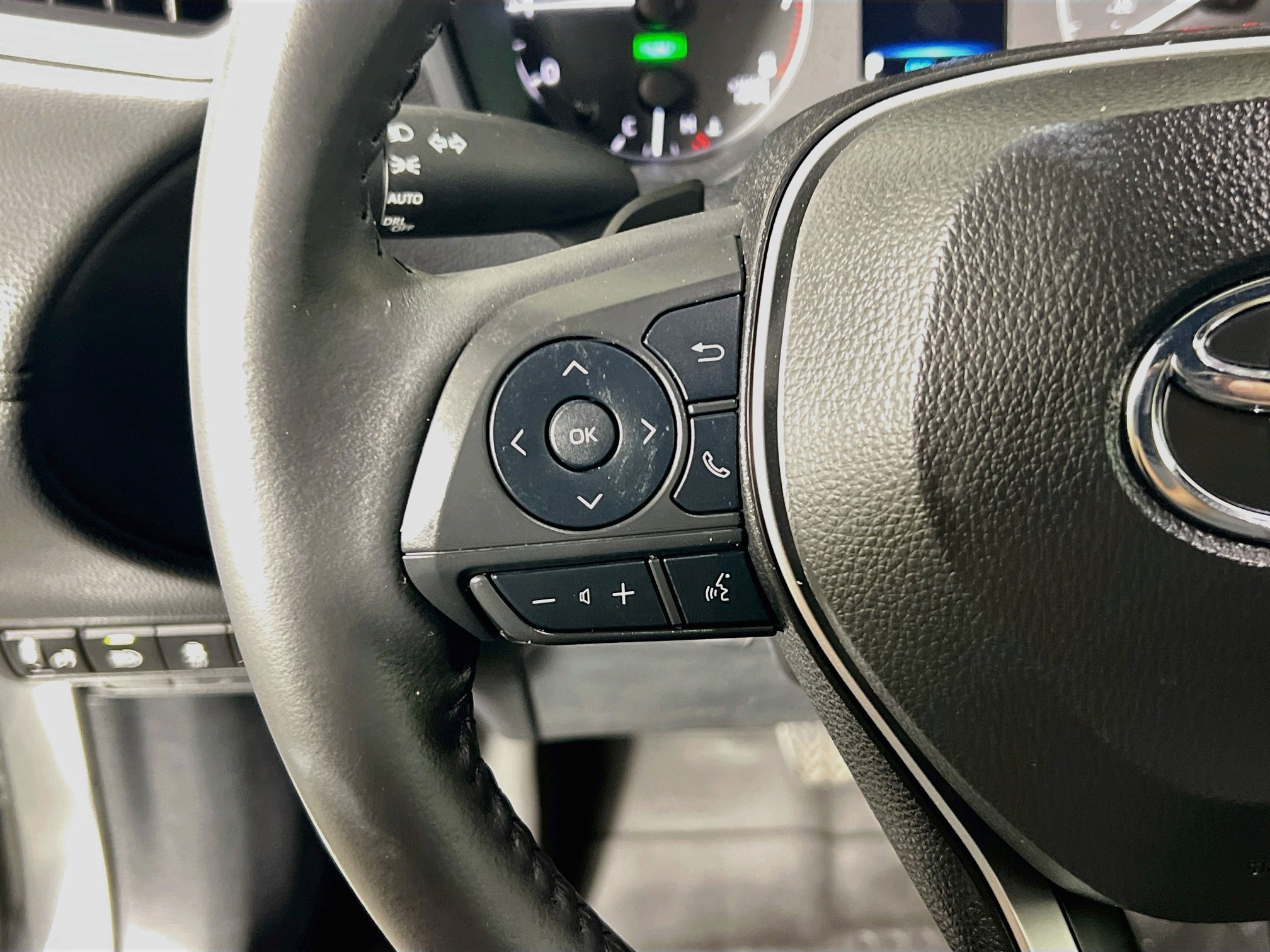 Used 2024 Toyota Corolla Cross AWD Hybrid image 18