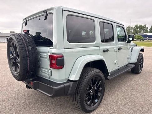 Used 2023 Jeep Wrangler Unlimited Sahara w/ Cold Weather Group AWD/4WD image 5