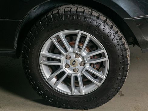 Used 2011 Land Rover Range Rover HSE AWD/4WD image 17
