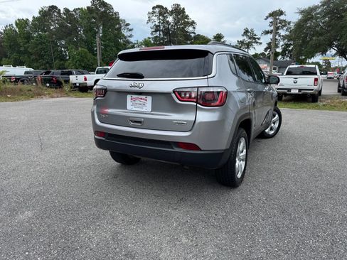 Used 2018 Jeep Compass Latitude AWD/4WD image 38