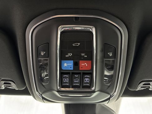 Used 2024 Jeep Wagoneer L Series III w/ Premium Group I AWD/4WD image 22