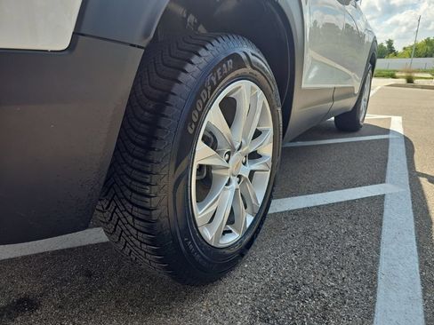 Used 2023 Chevrolet TrailBlazer LS FWD image 36