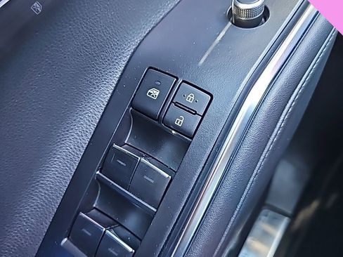 Used 2022 Toyota Highlander Platinum image 16