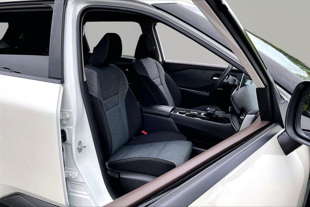 Used 2023 Nissan Rogue SV AWD/4WD image 22
