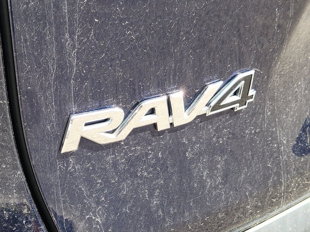 Used 2022 Toyota RAV4 XLE w/ Convenience Package FWD image 9