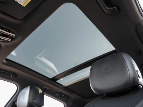 Used 2022 Porsche Cayenne AWD/4WD image 21