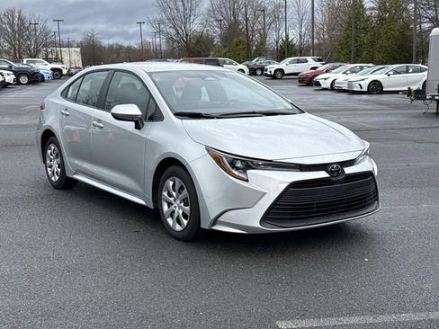 Used 2025 Toyota Corolla LE image 1