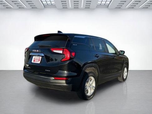 Used 2024 GMC Terrain SLE image 4