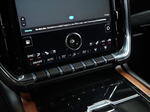 Used 2025 GMC Yukon Denali AWD/4WD image 46