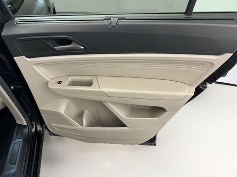 Used 2023 Volkswagen Atlas SEL R-Line image 32