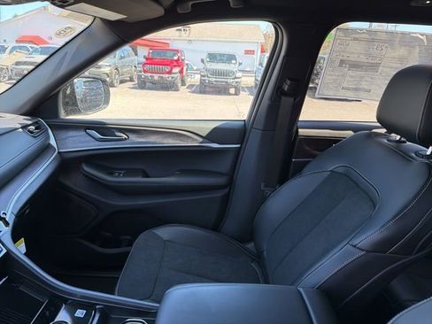 New 2026 Jeep Grand Cherokee Altitude AWD/4WD image 20