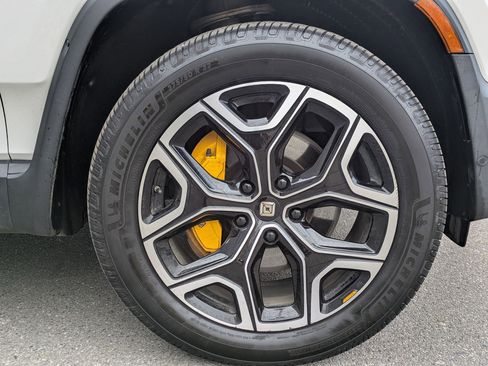 Used 2023 Rivian R1S Launch Edition image 32