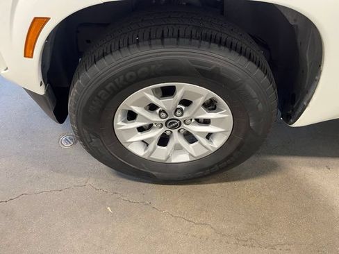 Used 2024 Nissan Frontier SV RWD image 31