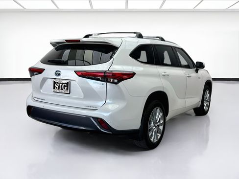 Used 2021 Toyota Highlander Limited AWD/4WD image 4