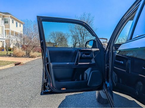 Used 2019 Toyota 4Runner TRD Off-Road Premium image 10