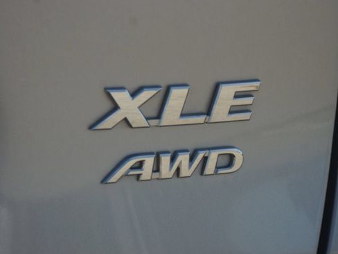 Used 2025 Toyota RAV4 XLE AWD/4WD image 18