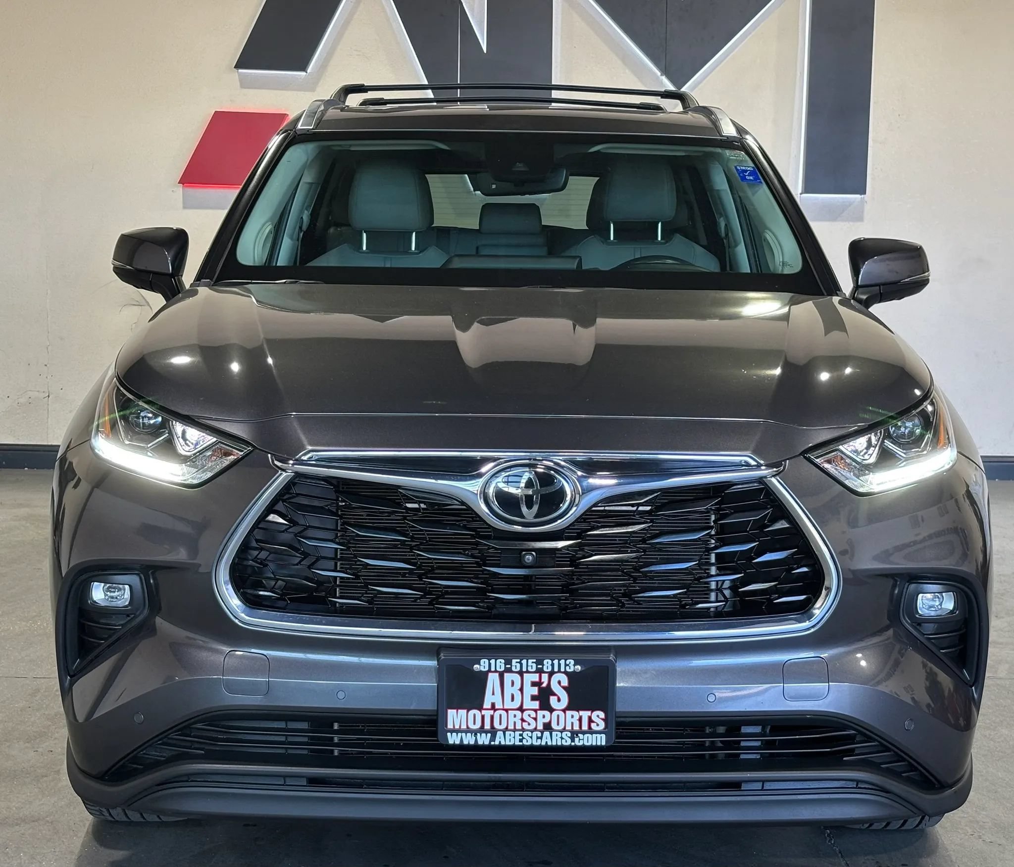 Used 2022 Toyota Highlander Limited AWD/4WD image 3