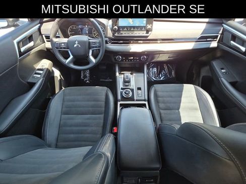Used 2024 Mitsubishi Outlander SE Black Edition FWD image 22