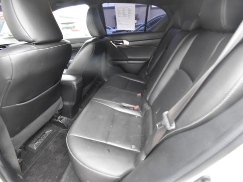 Used 2017 Lexus CT 200h w/ Navigation System Package FWD image 9