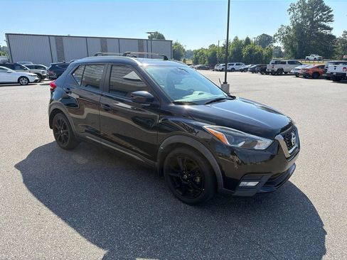 Used 2020 Nissan Kicks SR w/ SR Premium Package FWD image 9