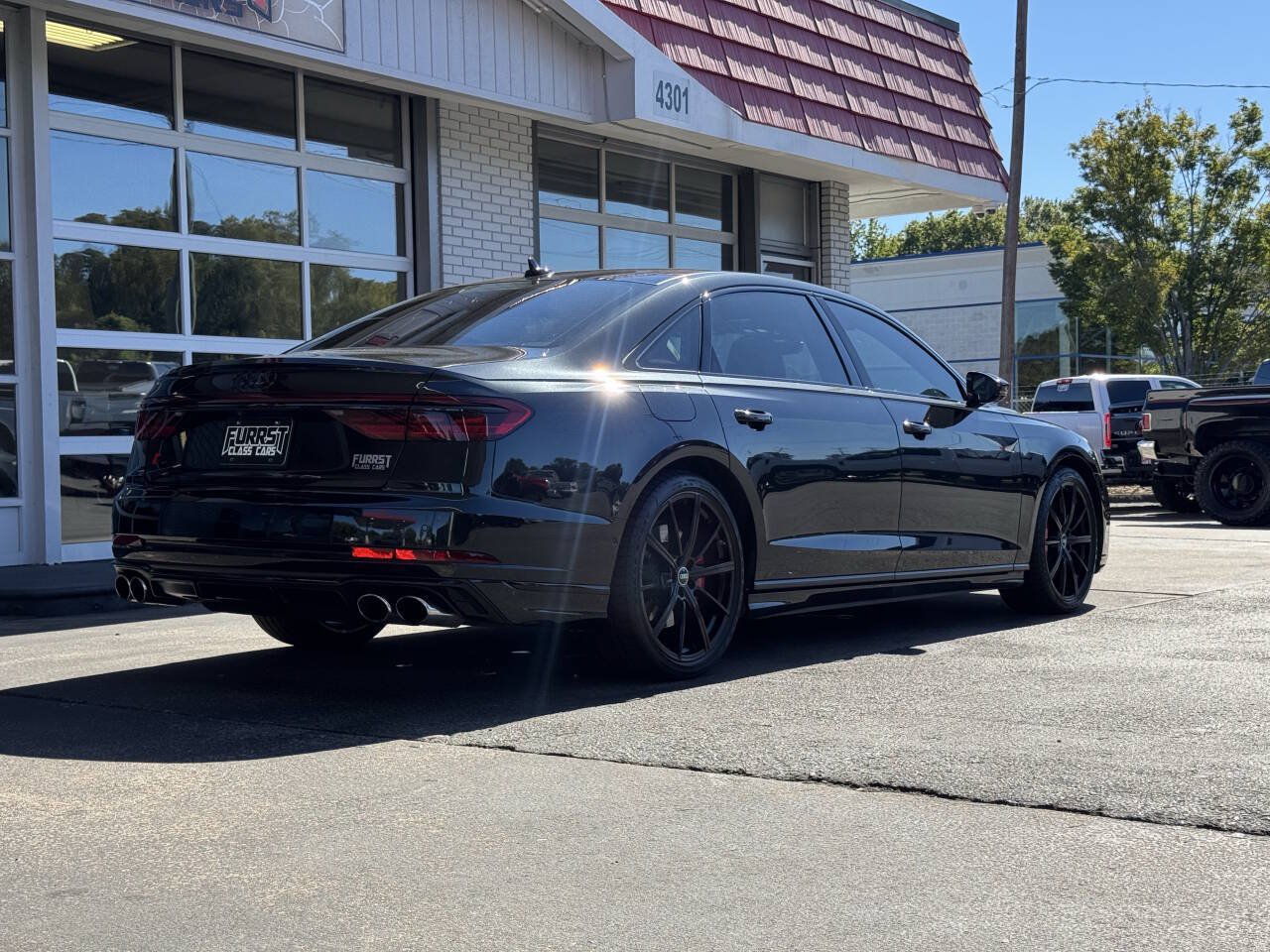 Used 2023 Audi S8 w/ S8 Comfort Plus Package AWD/4WD image 4