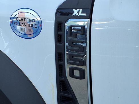 Used 2023 Ford F550 4x4 Regular Cab Super Duty image 18