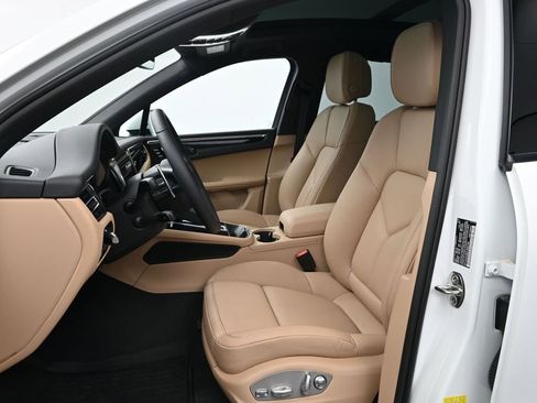 Certified 2026 Porsche Macan AWD/4WD image 5