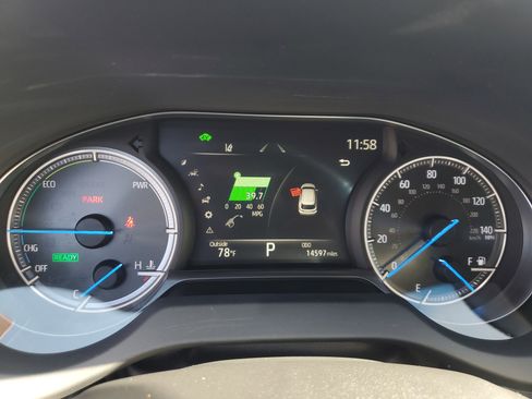 Used 2023 Toyota Venza LE image 24