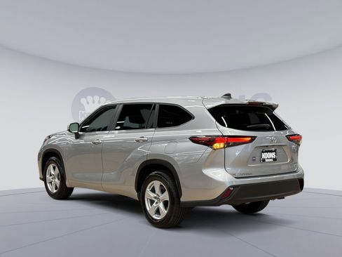 Used 2025 Toyota Highlander LE FWD image 8