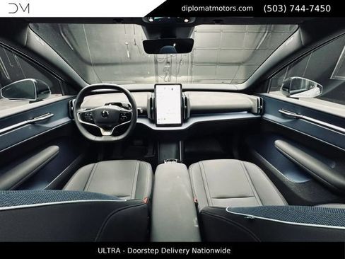 Used 2025 Volvo EX30 Ultra AWD/4WD image 36