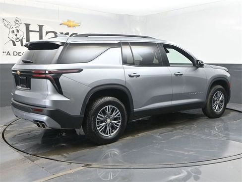 Used 2025 Chevrolet Traverse LT image 51