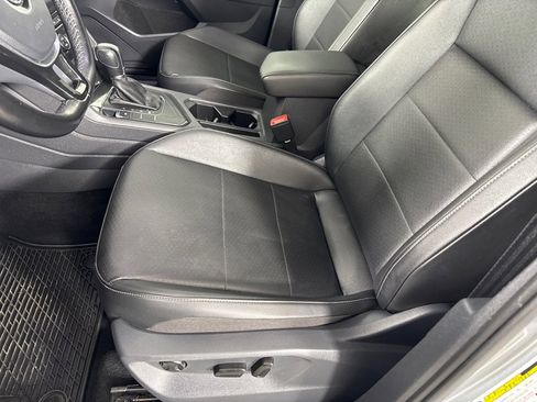 Used 2019 Volkswagen Tiguan SE image 14