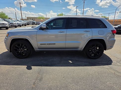 Used 2018 Jeep Grand Cherokee Altitude RWD image 22
