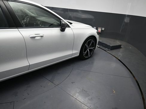 Used 2024 Volvo S60 B5 Core image 24