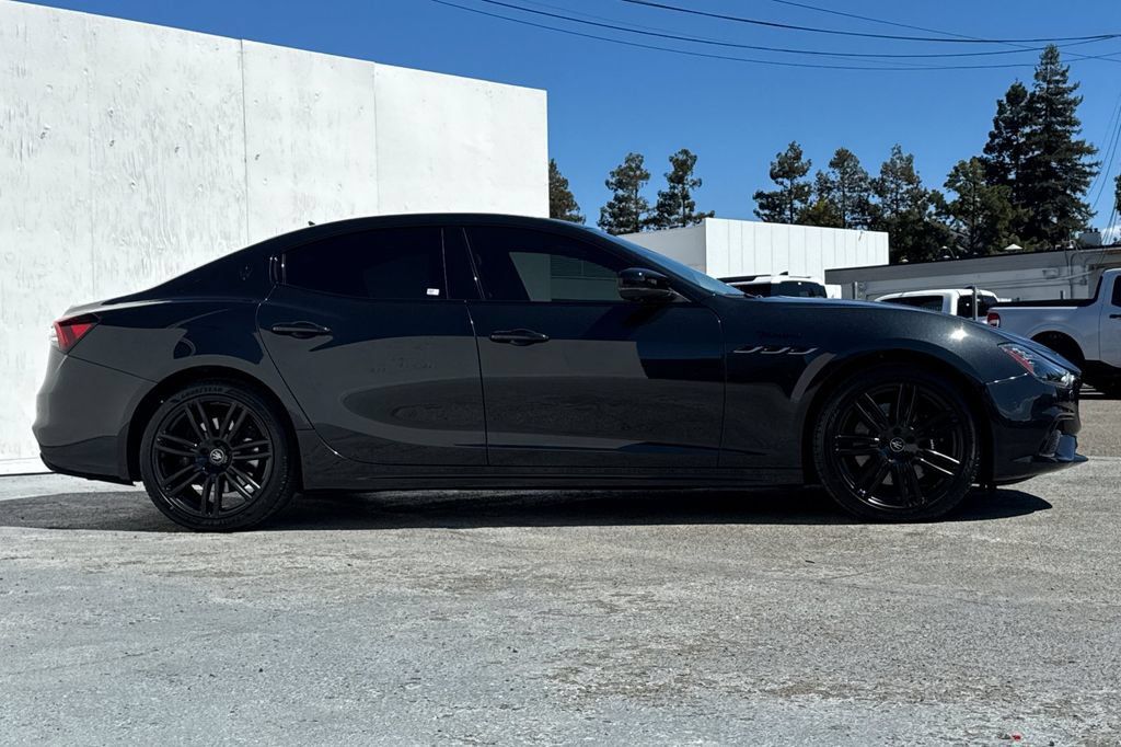 Used 2023 Maserati Ghibli Modena RWD image 2
