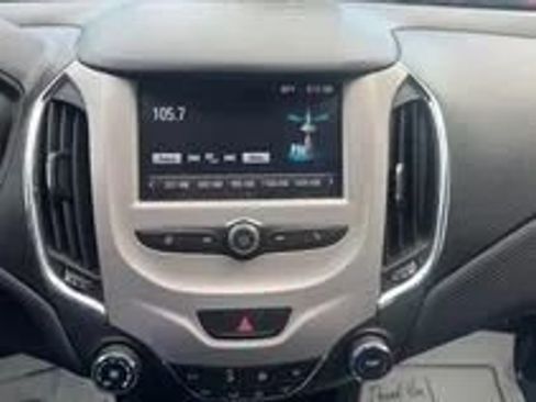 Used 2017 Chevrolet Cruze LS FWD image 13