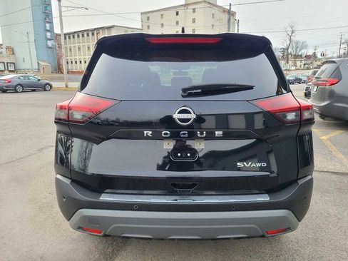Used 2023 Nissan Rogue SV image 9
