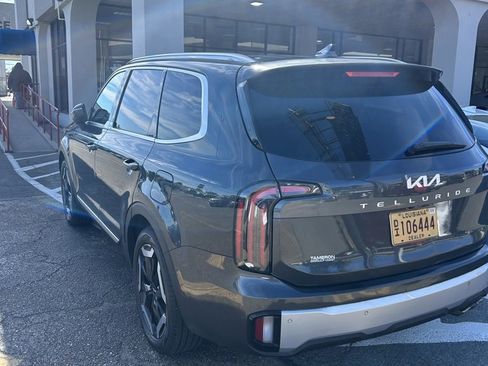 Used 2023 Kia Telluride EX image 4