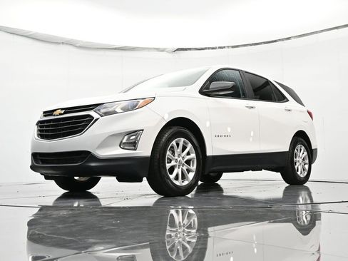 Used 2020 Chevrolet Equinox LS w/ LS Convenience Package image 42